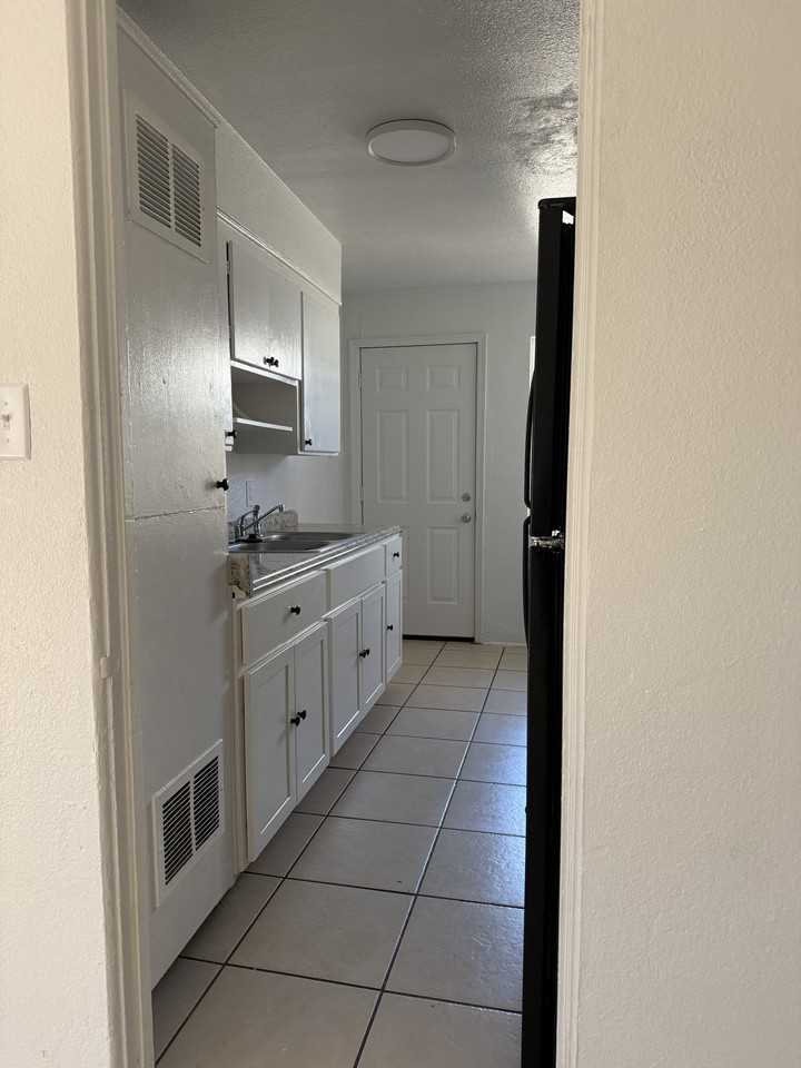 1813 N 18th St #3 - Photo 2 of 10