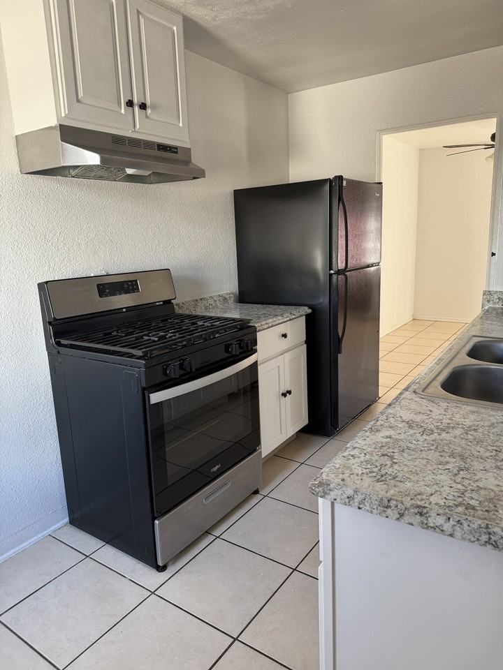 1813 N 18th St #3 - Photo 3 of 10