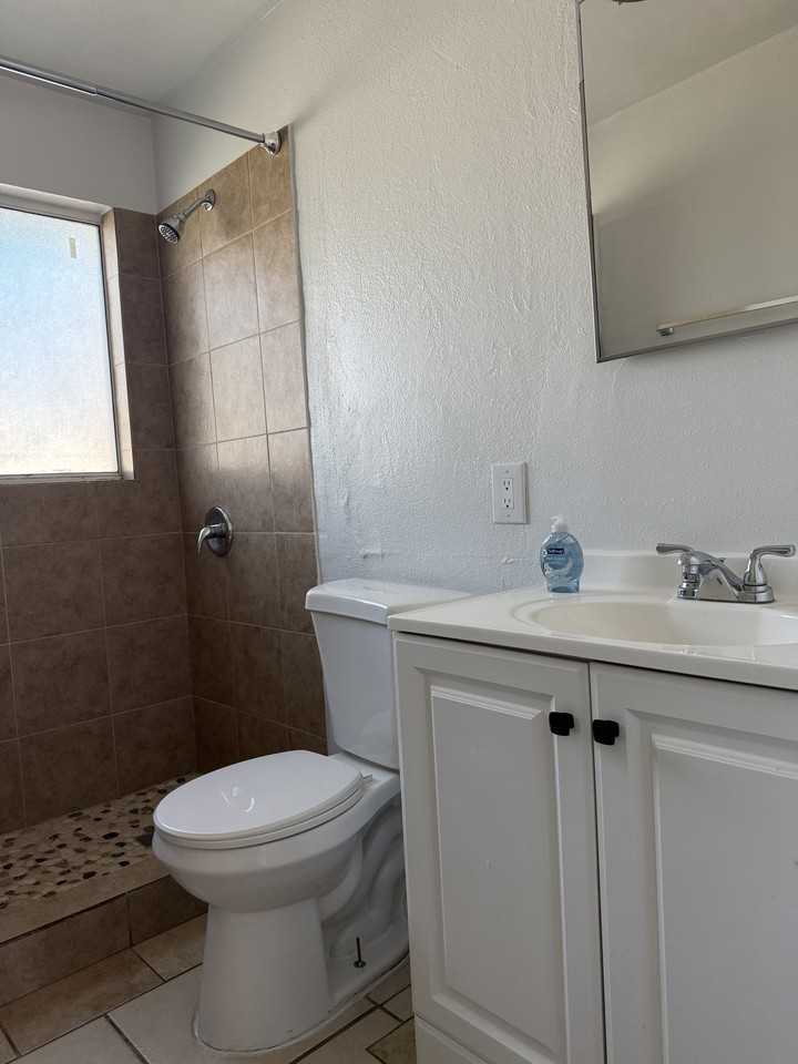 1813 N 18th St #3 - Photo 7 of 10