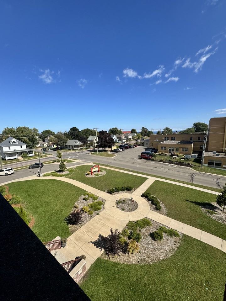 The Grandview Marquette - Photo 2 of 13