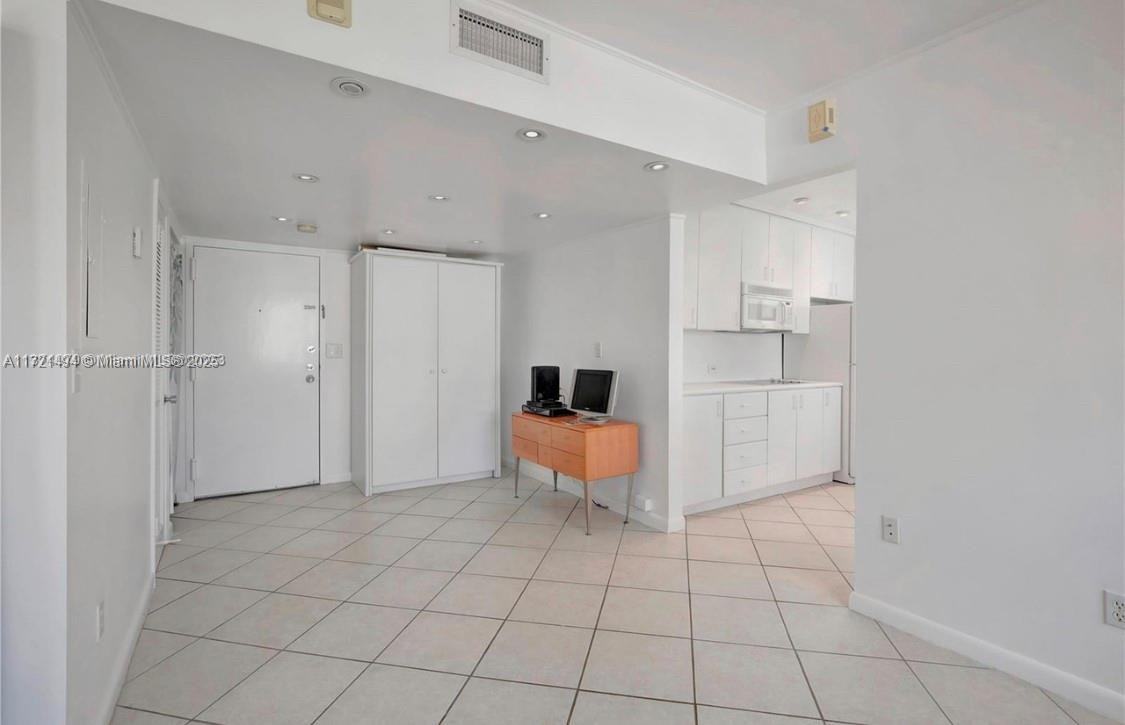 1390 Ocean Dr #306 - Photo 2 of 8