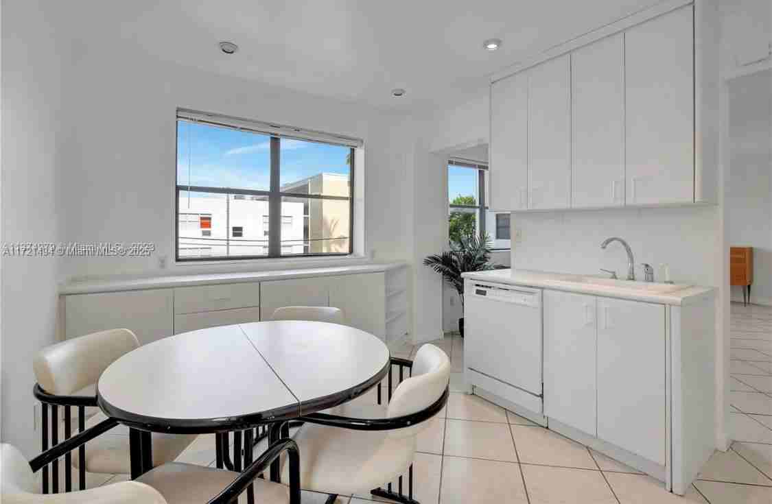 1390 Ocean Dr #306 - Photo 3 of 8