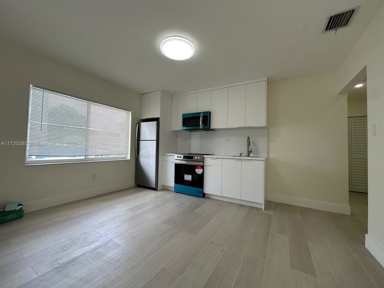 1514 Sw 6th St #4 - Photo 2 of 6