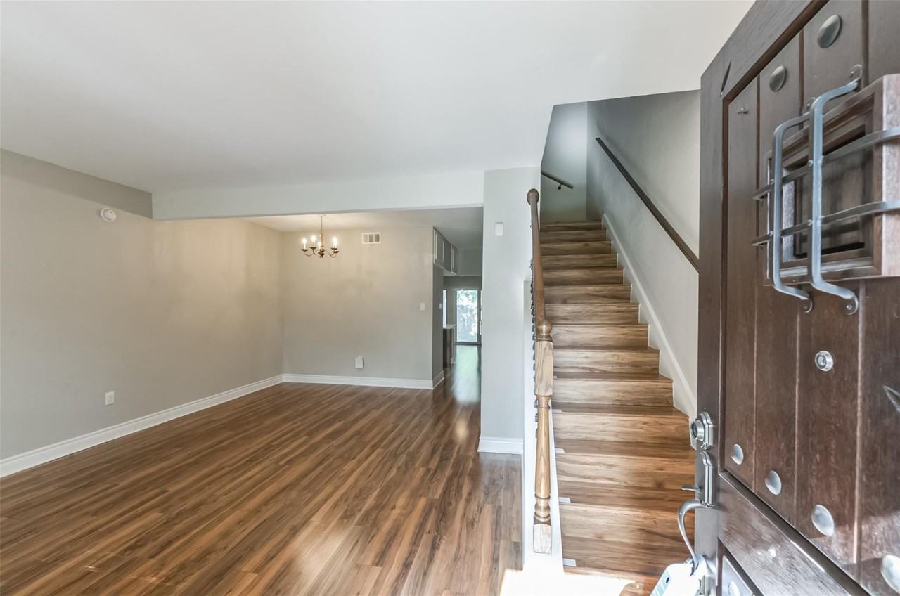 811 Threadneedle St - Photo 2 of 23