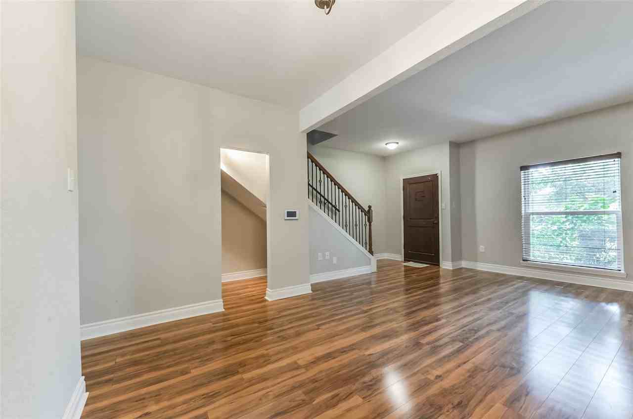 811 Threadneedle St - Photo 3 of 23