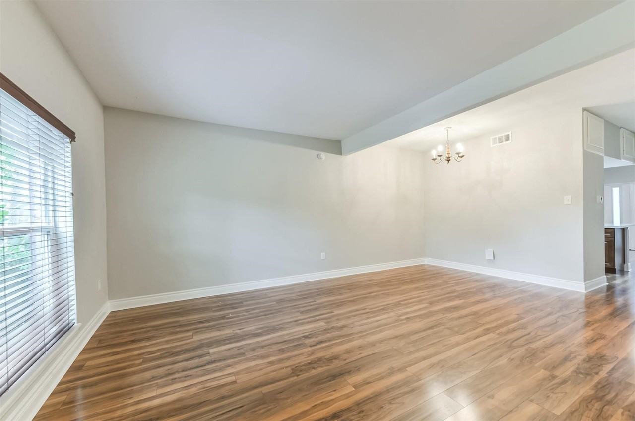 811 Threadneedle St - Photo 4 of 23