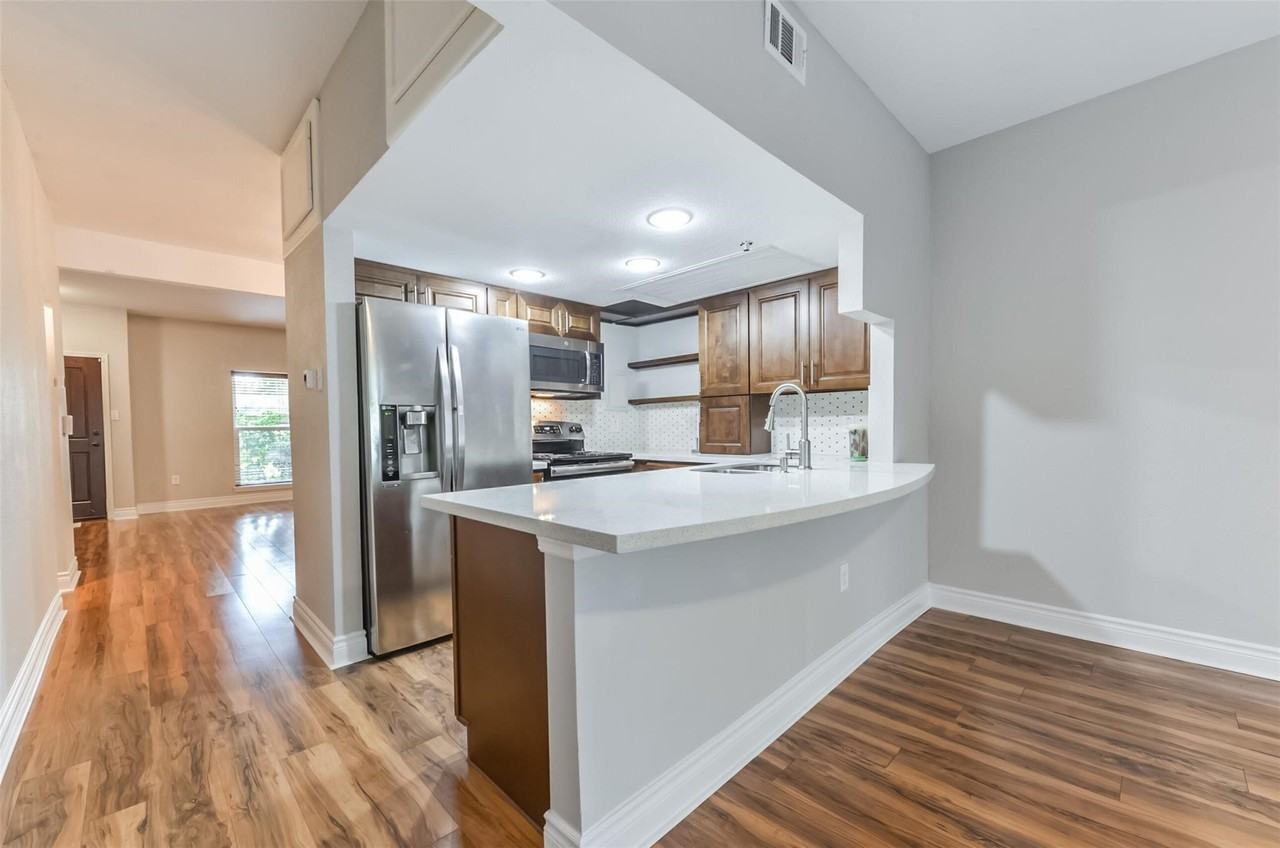 811 Threadneedle St - Photo 5 of 23