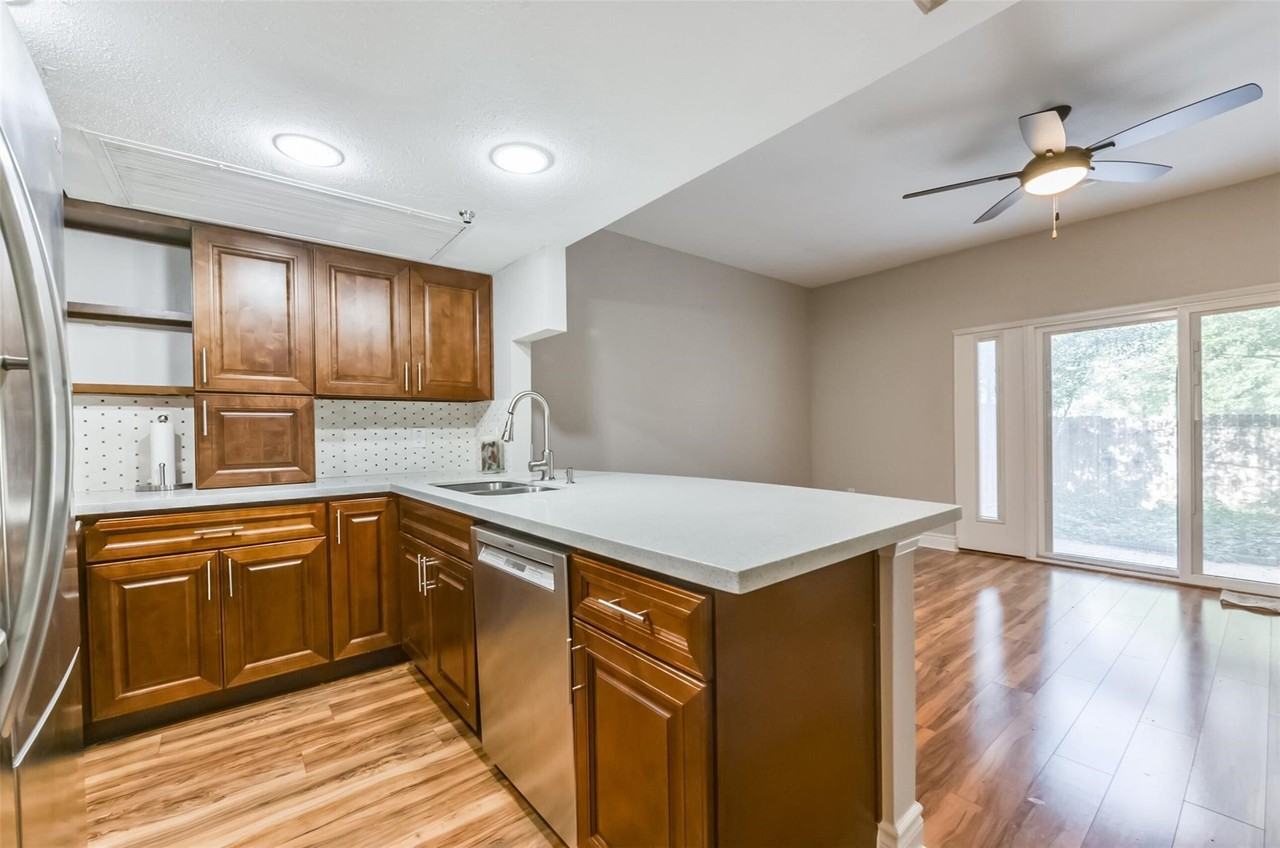 811 Threadneedle St - Photo 6 of 23