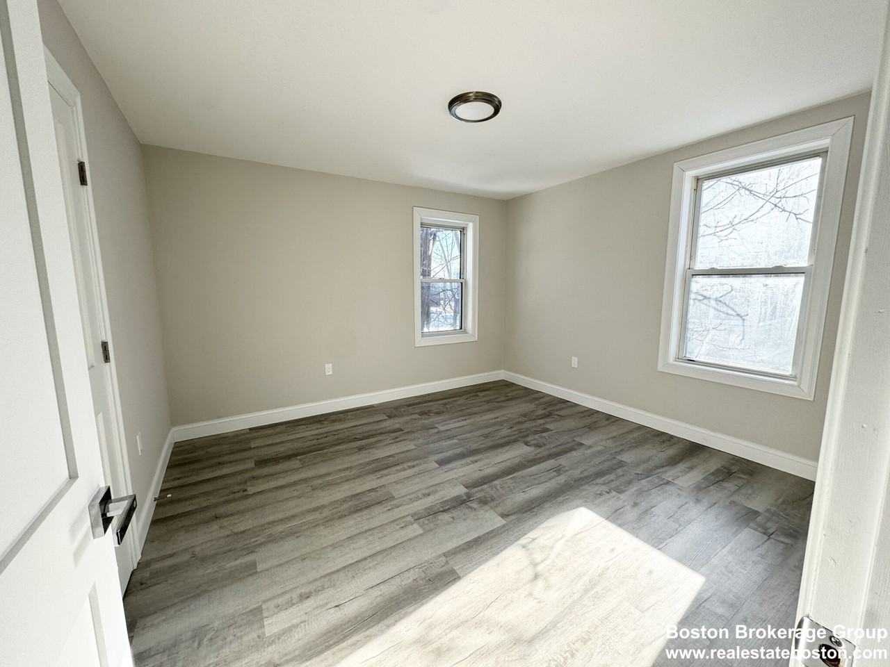 55 Burrell St #R - Photo 7 of 10