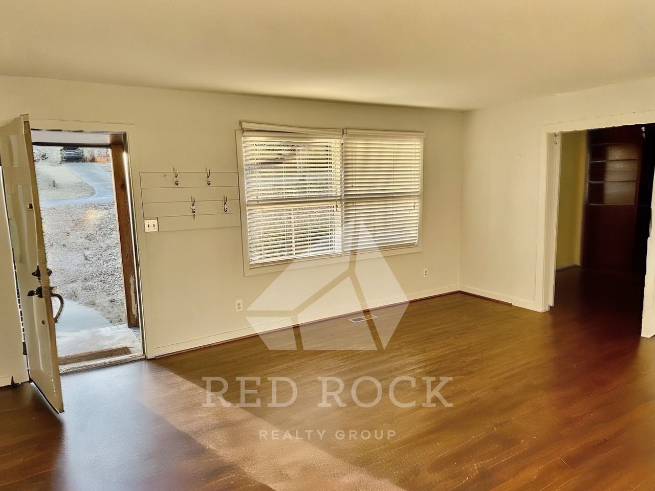 2509 Yorkmont Dr - Photo 2 of 13
