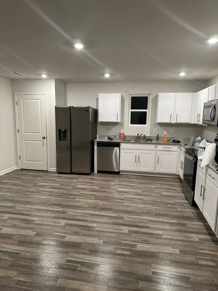 2134 Deerwood Ln - Photo 3 of 16