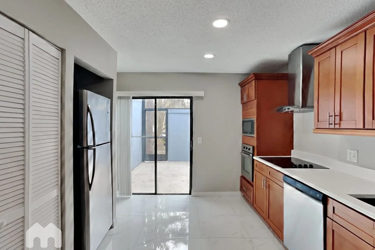 1960 Gregory Dr - Photo 3 of 20