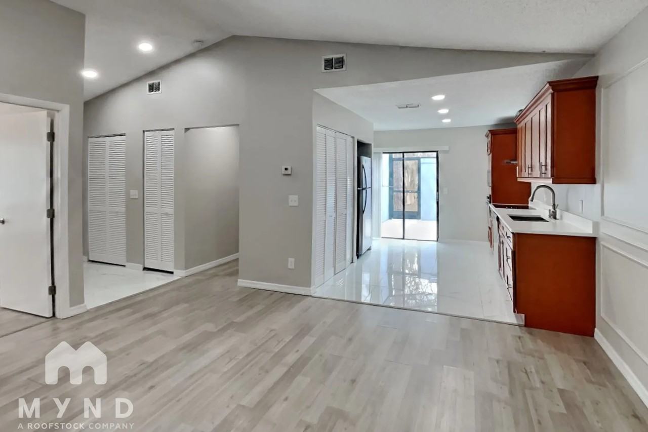 1960 Gregory Dr - Photo 2 of 20