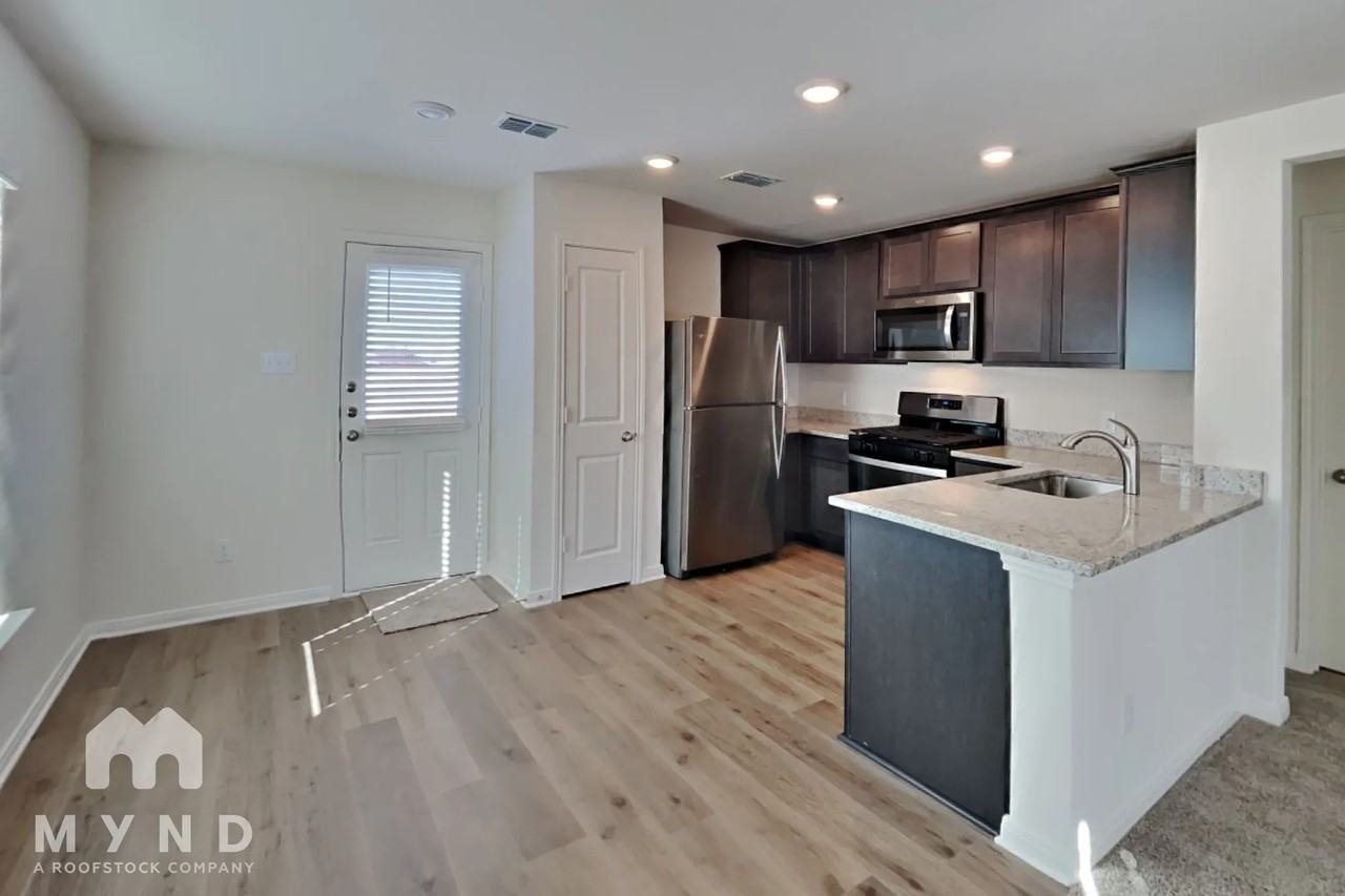 8405 Wibaux Rd - Photo 3 of 25