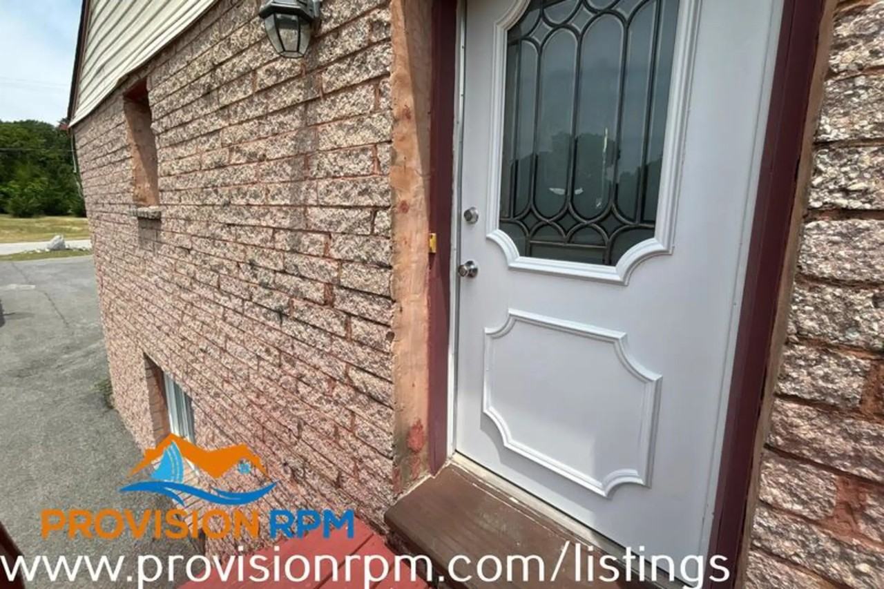 701 Cecil Ave N - Photo 3 of 18