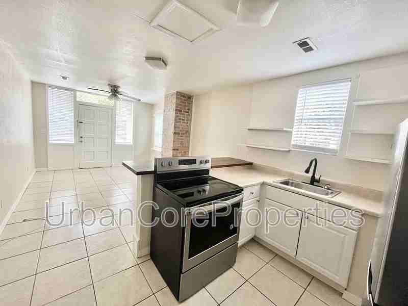 380 13th Ave Ne - Photo 5 of 7