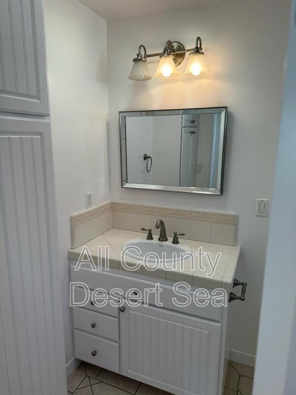 360 Panama Ave - Photo 3 of 10