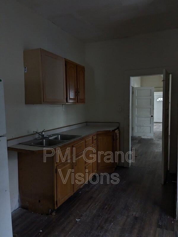 1214 Lafayette Ave - Photo 3 of 8