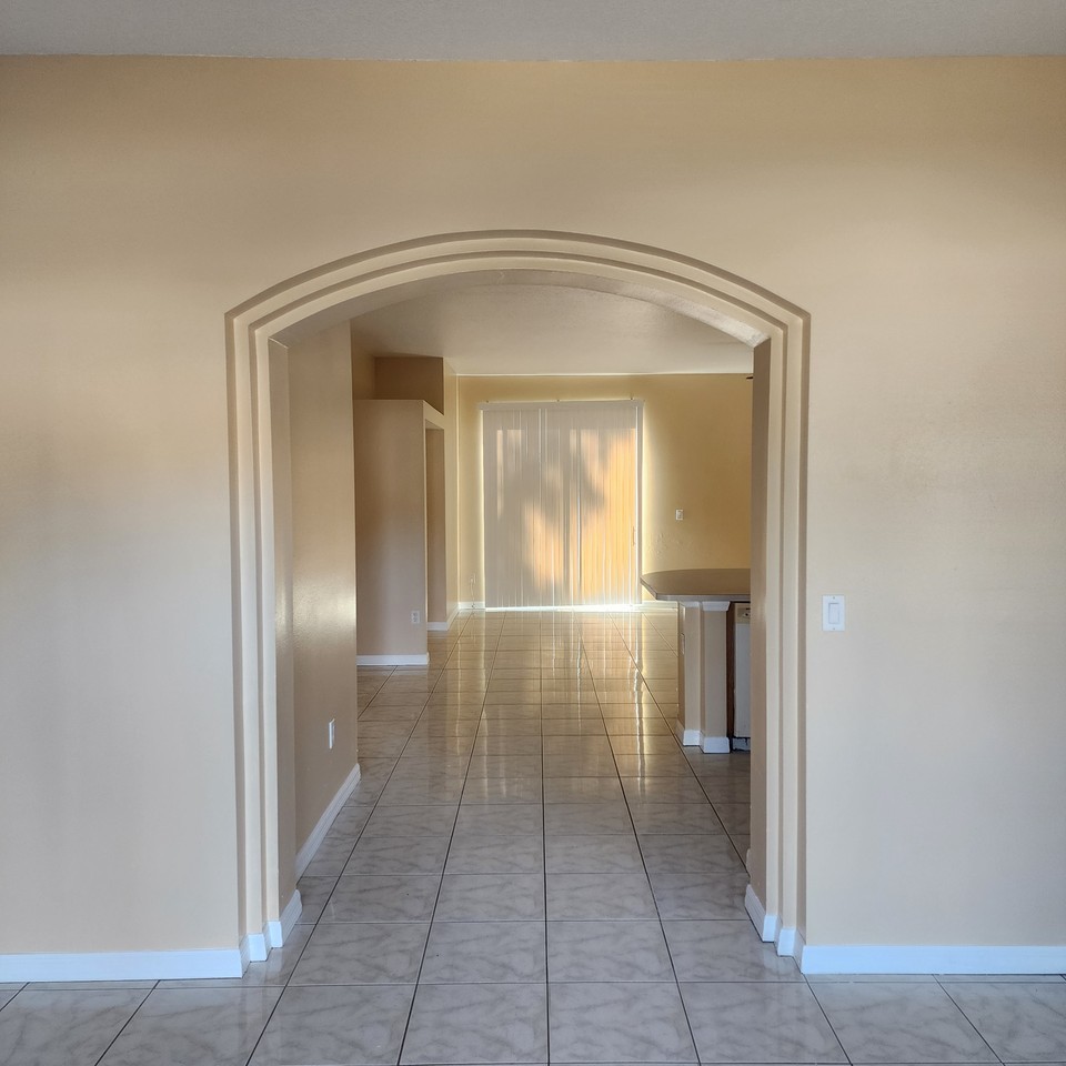 2724 Ne 24th Pl - Photo 2 of 13