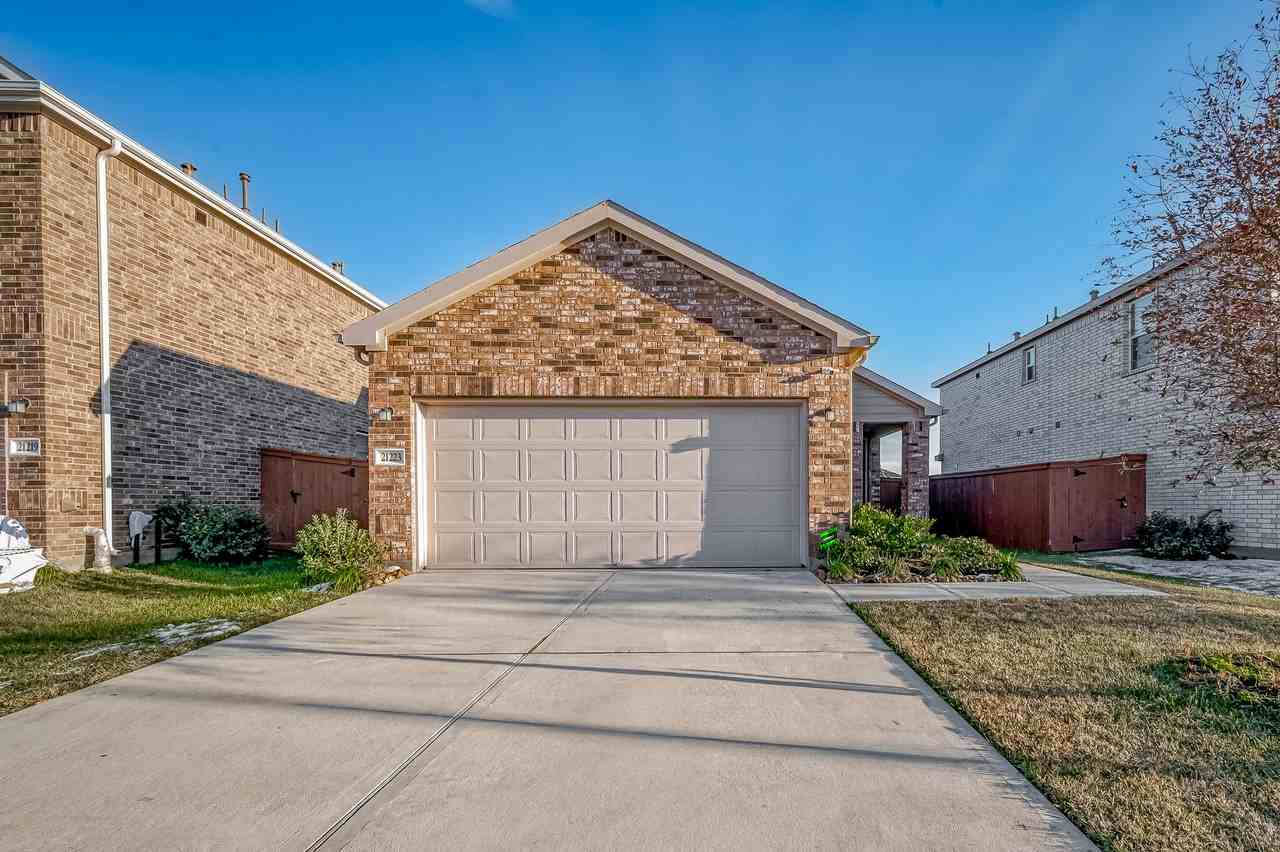 21223 Harbor Shore Dr - Photo 3 of 41