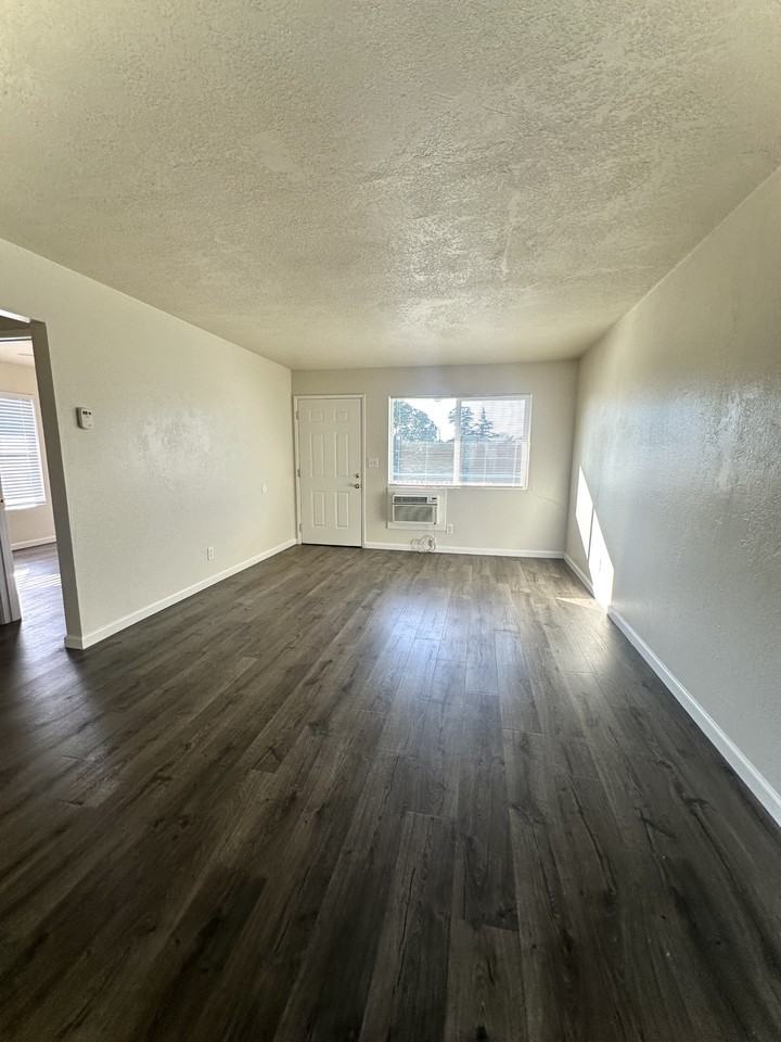 423 E 13Th St - Photo 2 of 13
