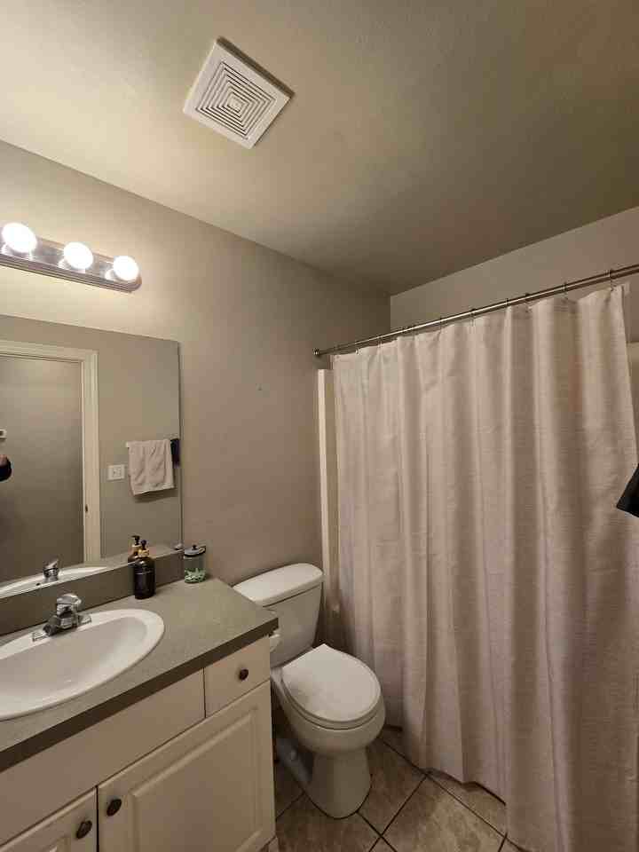 3324 Ne Surf Ave - Photo 3 of 8