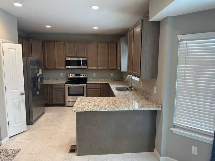 1087 Sprucehill Ln - Photo 2 of 31