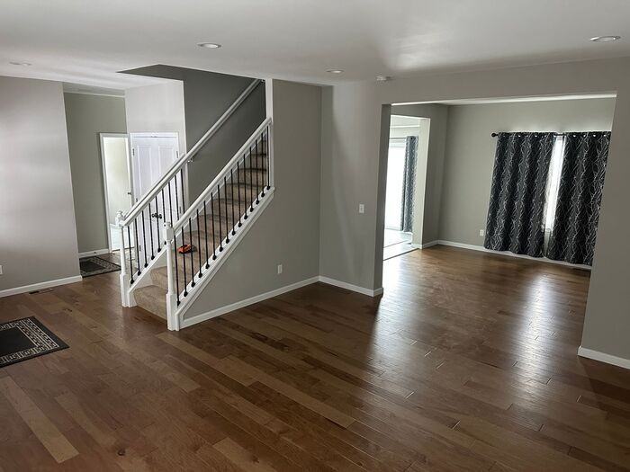 1087 Sprucehill Ln - Photo 3 of 31