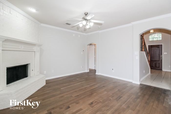 713 Hardwood Dr - Photo 3 of 15