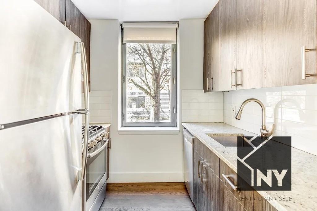 Battery Pl #608 - Photo 3 of 6