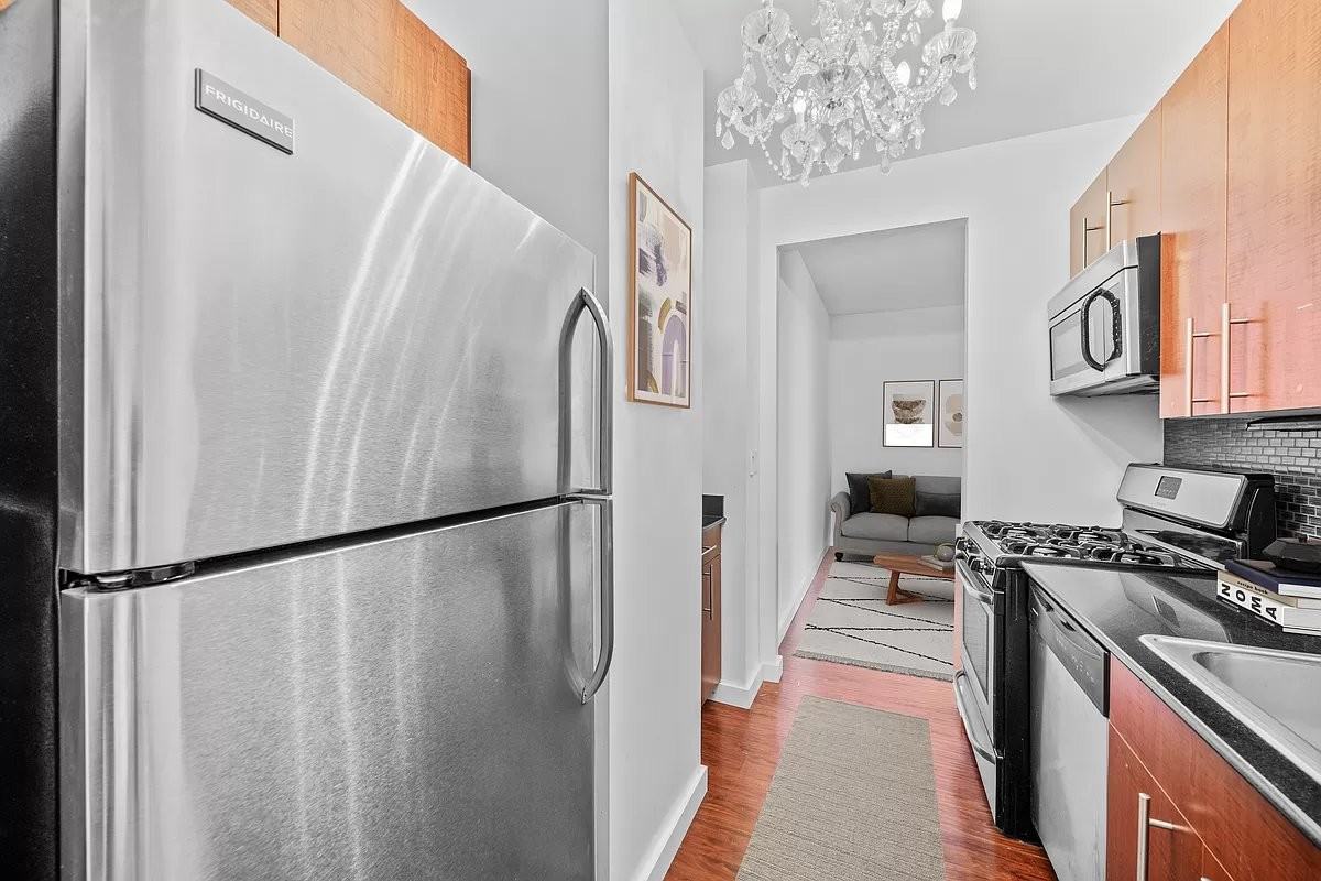 Maiden Ln #425 - Photo 5 of 8