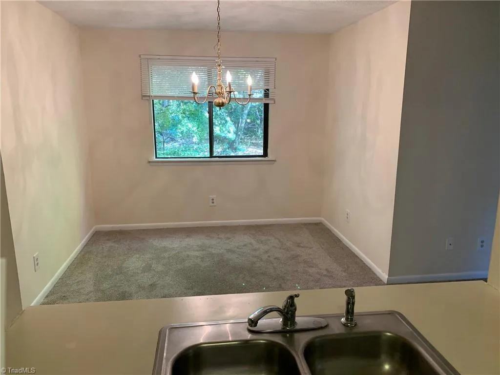 242 Lamplighter Cir - Photo 3 of 27