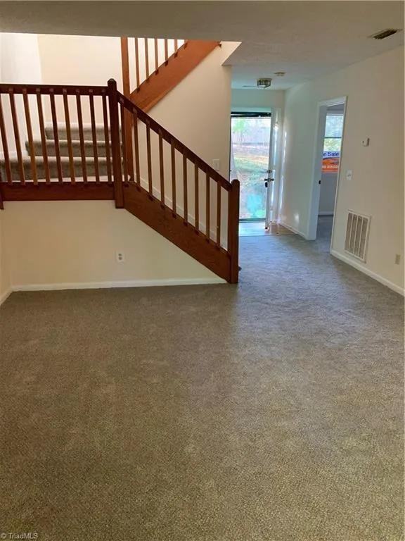 242 Lamplighter Cir - Photo 4 of 27