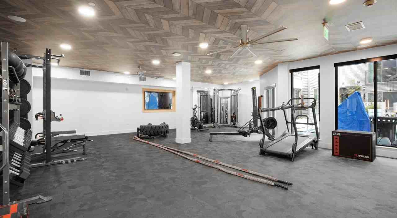 825 W 12th St - Photo 2 of 15