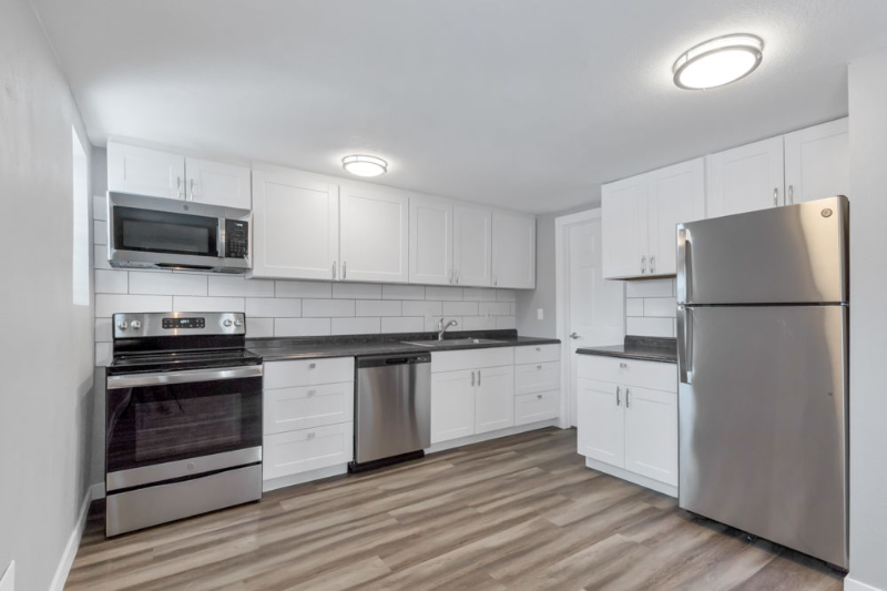 1213 1/2 12th St - Photo 3 of 23