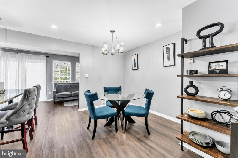 7022 Oak Grove Way - Photo 4 of 20