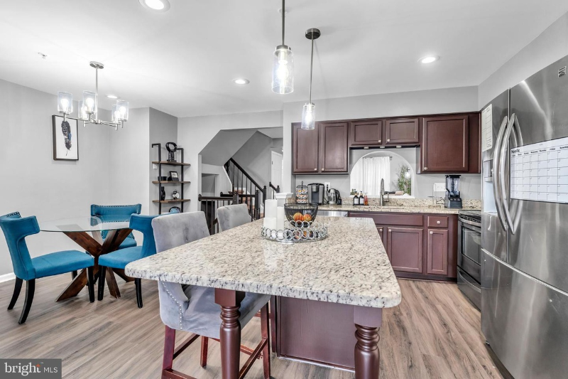 7022 Oak Grove Way - Photo 5 of 20