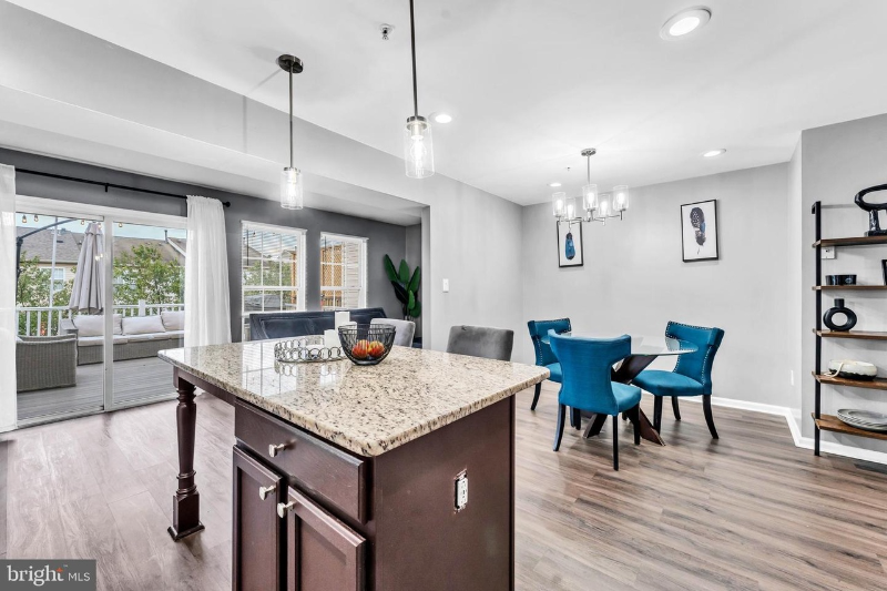 7022 Oak Grove Way - Photo 6 of 20