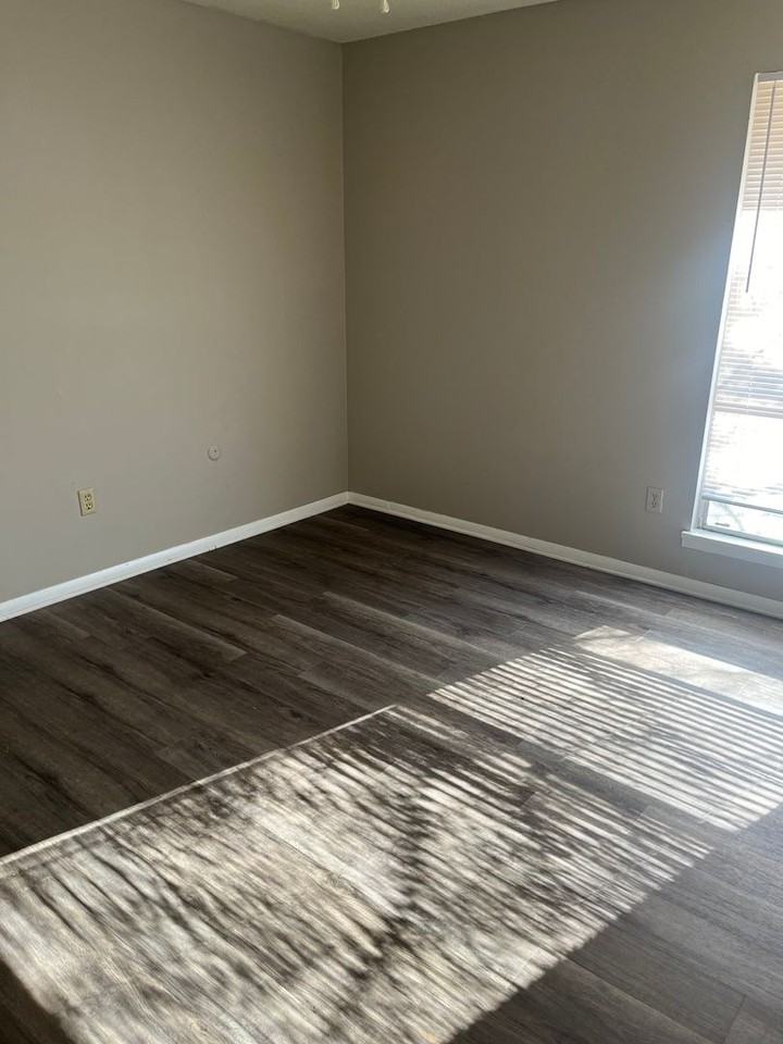 Chateau Apartments - Photo 4 of 8