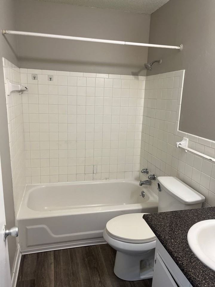 Chateau Apartments - Photo 5 of 8