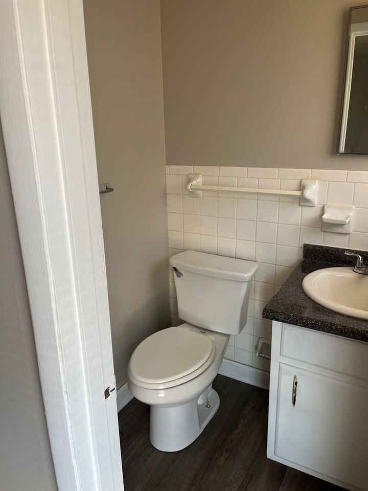 Chateau Apartments - Photo 7 of 8