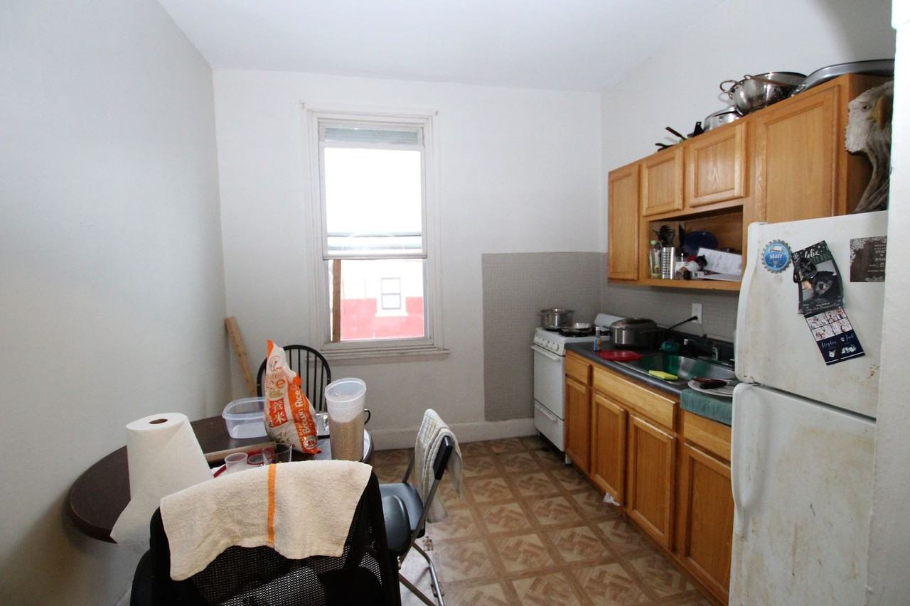 1633 S 6th St - Photo 3 of 9