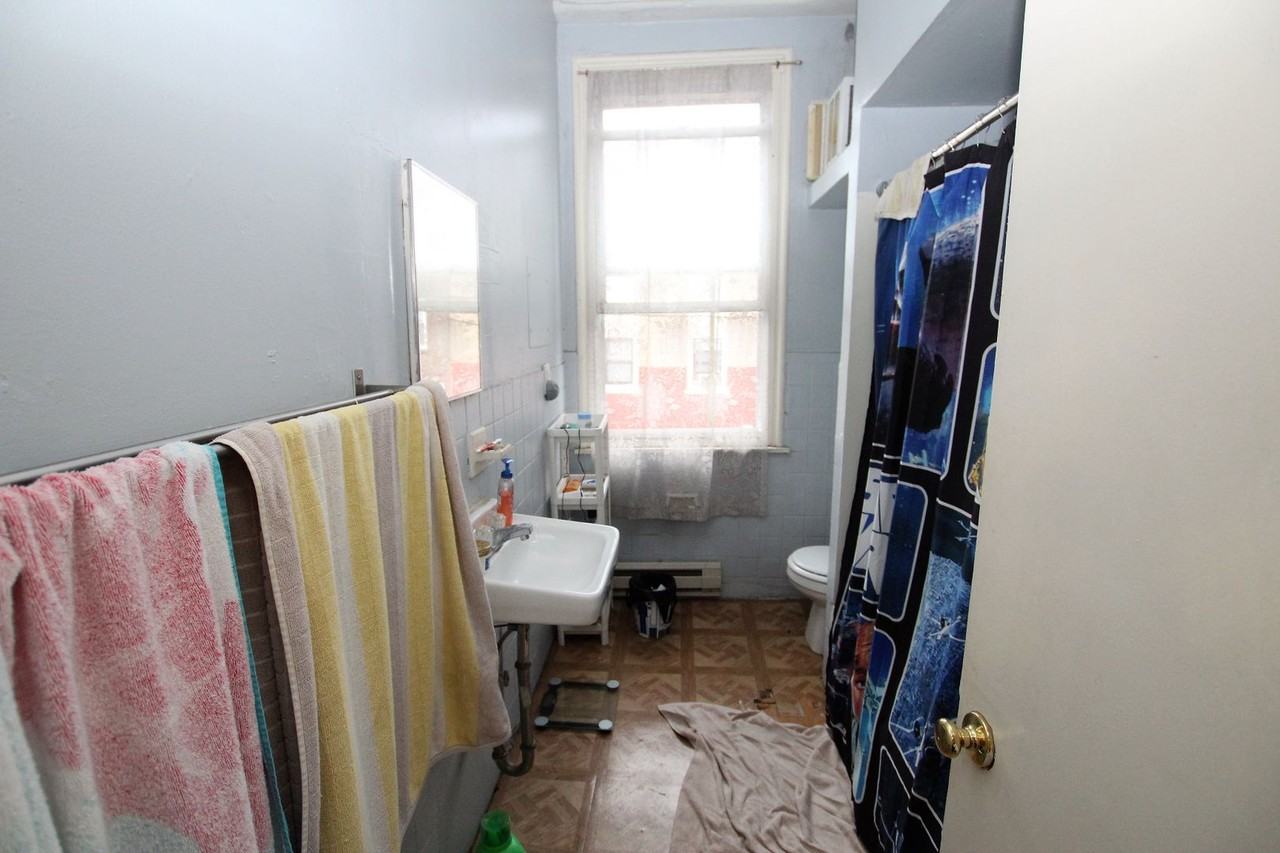 1633 S 6th St - Photo 5 of 9