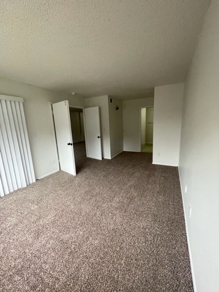 313 Dirksen Dr #B5 - Photo 7 of 13