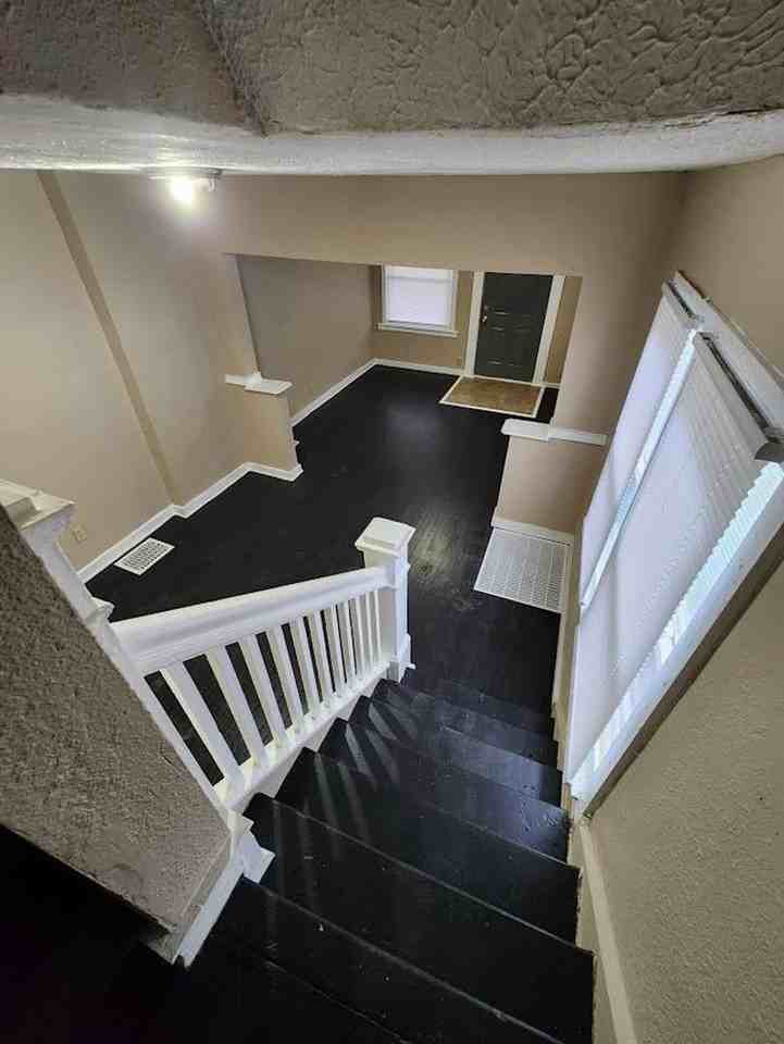 1629 Spruce St - Photo 2 of 5