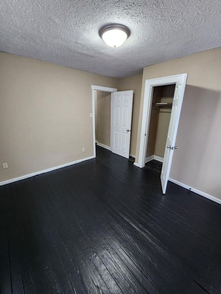 1629 Spruce St - Photo 3 of 5