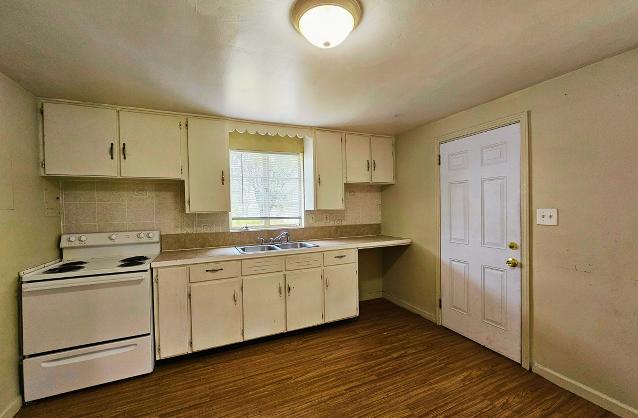 2308 Weber St - Photo 3 of 14