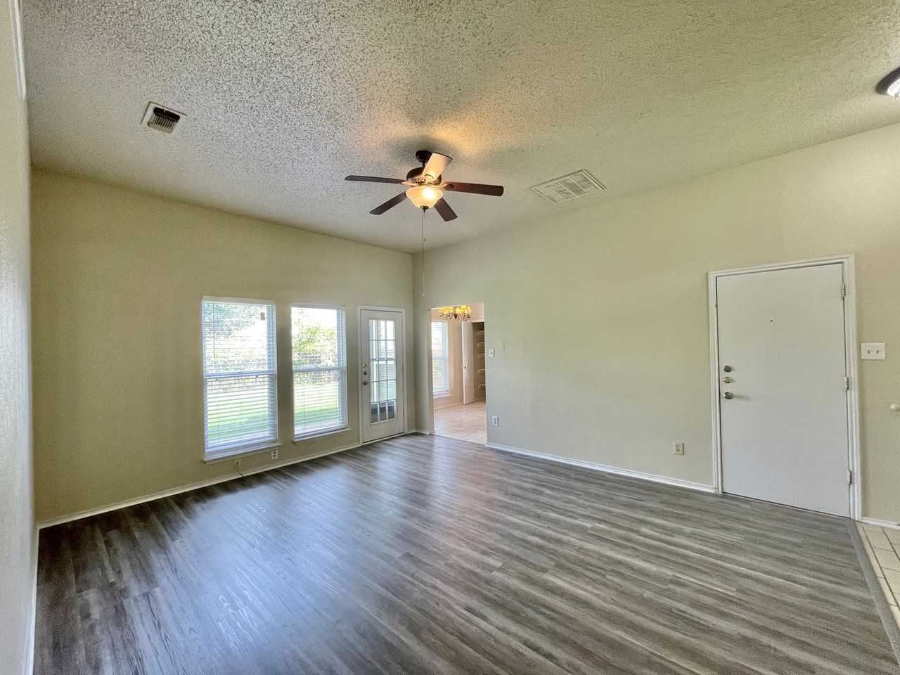 2305 Woodlands Dr - Photo 3 of 21