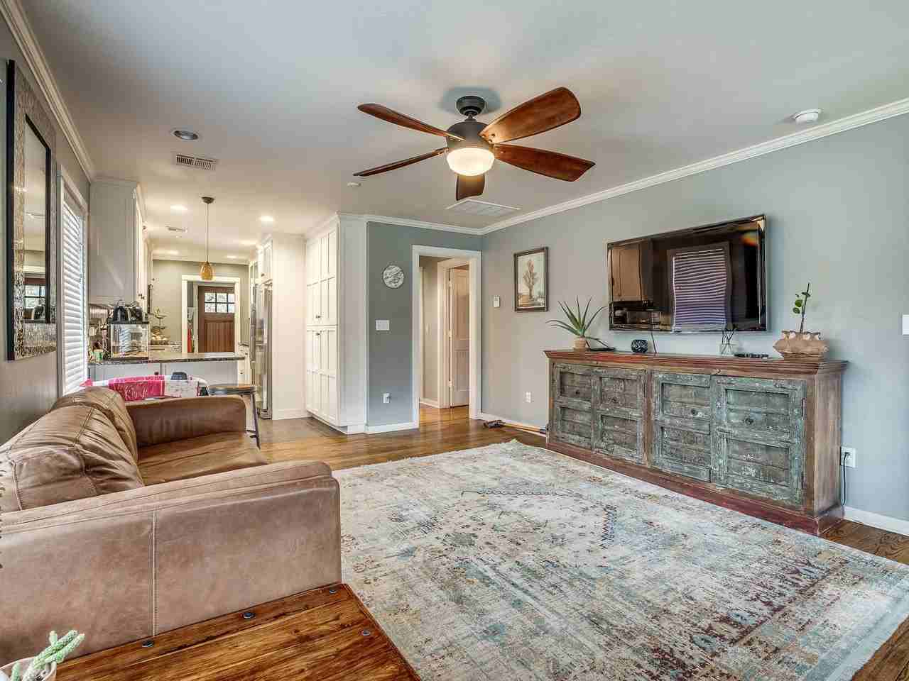 315 College Ave - Photo 3 of 9