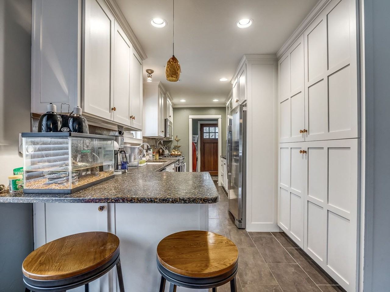 315 College Ave - Photo 4 of 9